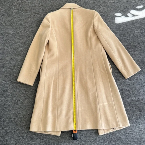 Burberry Camel Coat with Iconic Plaid Lining - Picture 5 of 5